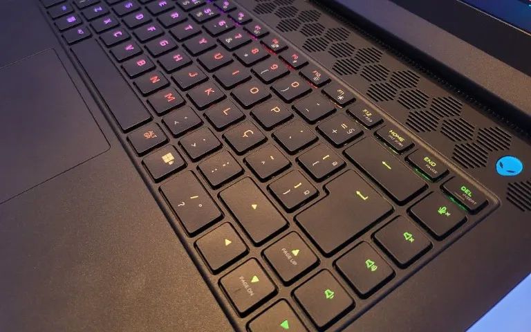 Notbook AlienWare M15 R7  - Foto 3
