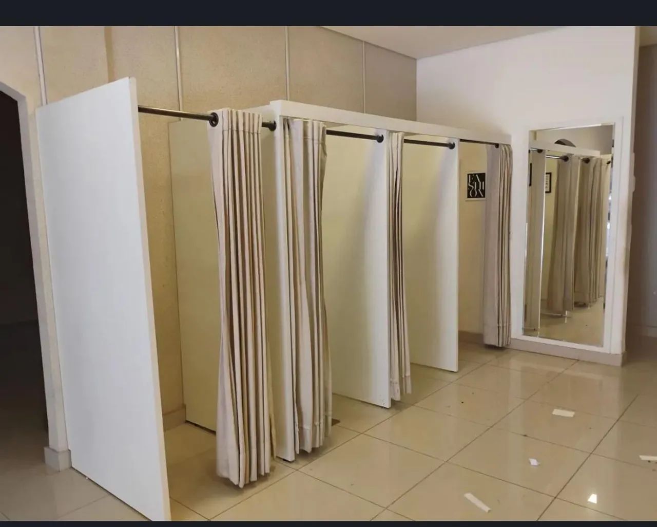 Vendo 4 cortinas - provador de loja - separação de cômodos - Foto 5