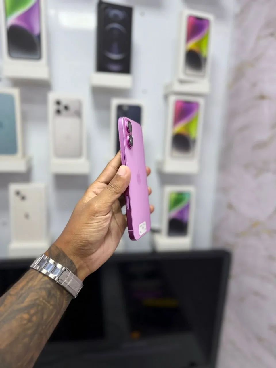 IPHONE 16 PLUS 128GB rosa<br>R$ 4.250,00 - Foto 5