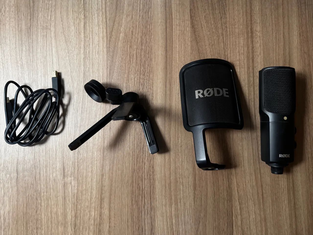  Microfone RØDE NT-USB + Suporte de Mesa + Cabo USB Original
