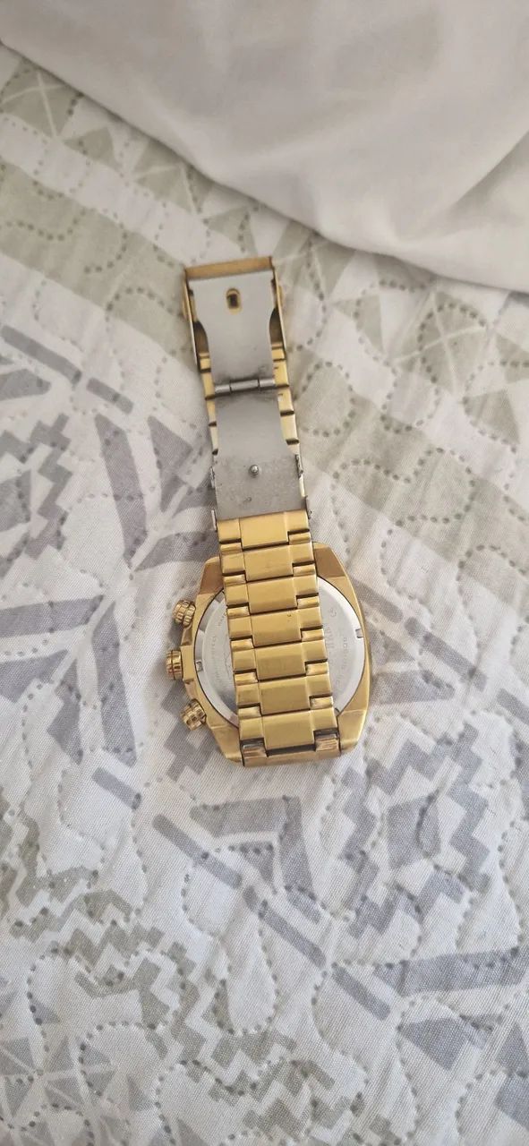 Relógio diesel dourado  - Foto 3