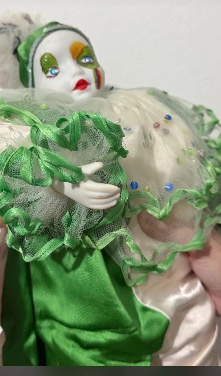 boneca de porcelana palhaço verde e branco - Foto 2