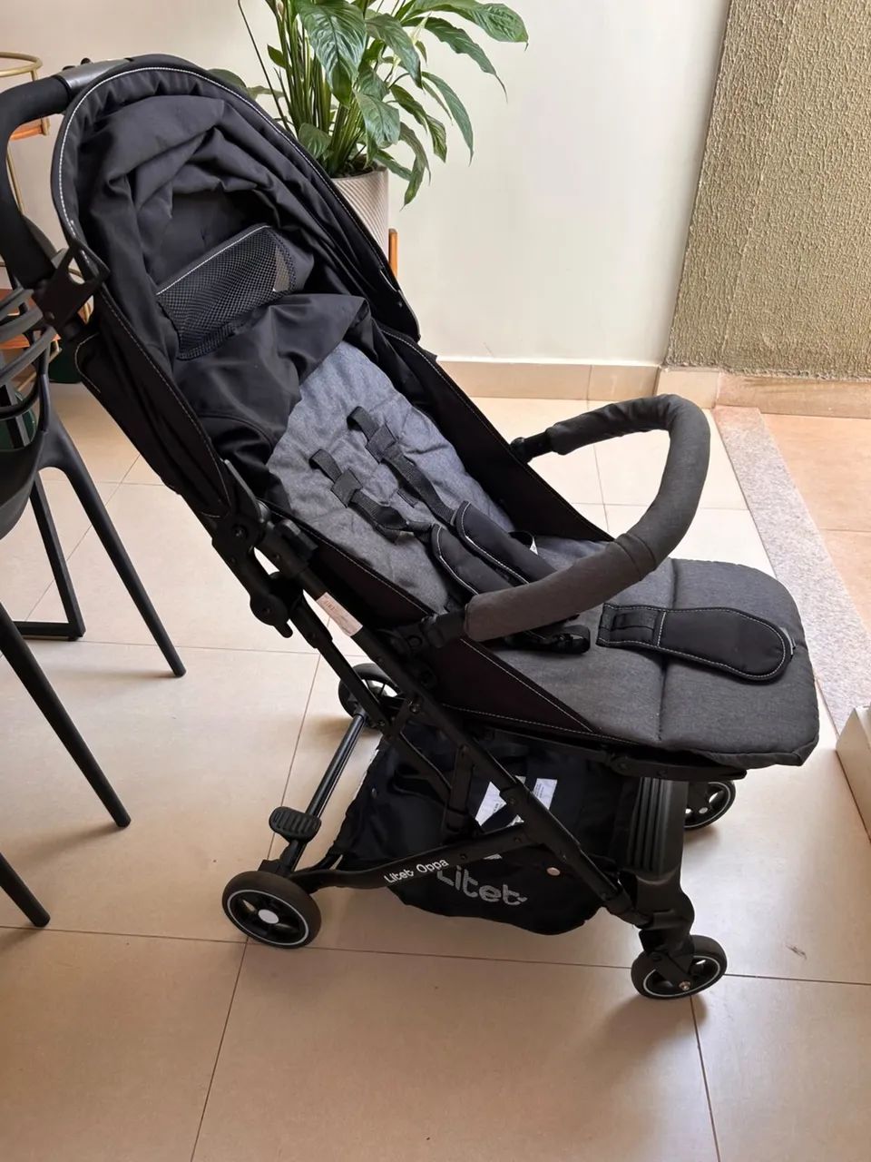 Carrinho de Bebe Compacto - fácil de transportar e carregar  - Foto 4
