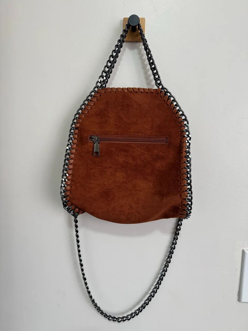 Bolsa lateral em camurça com correntes - Foto 5