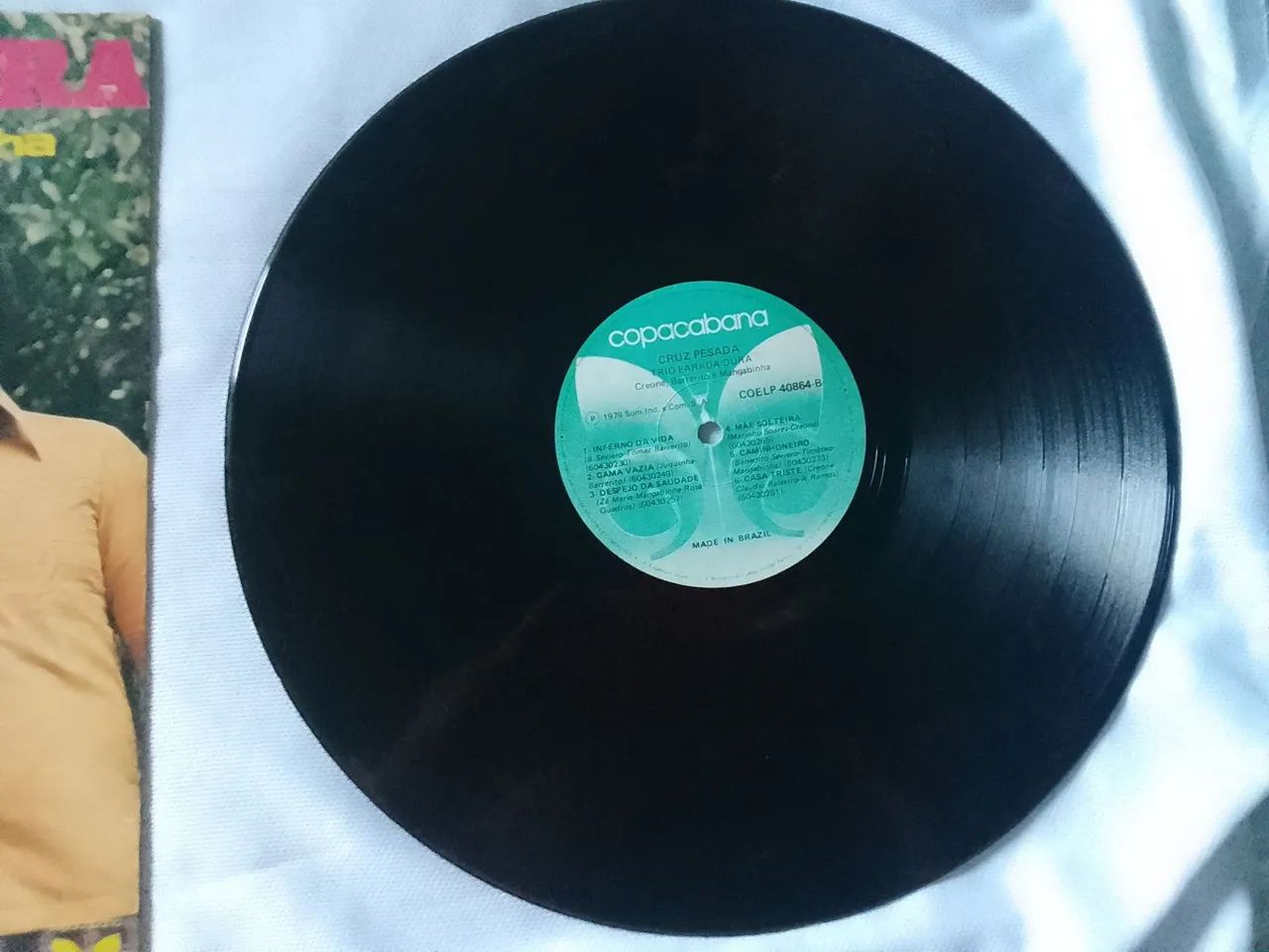 Disco de vinil trio parada dura em bom estado - Foto 3