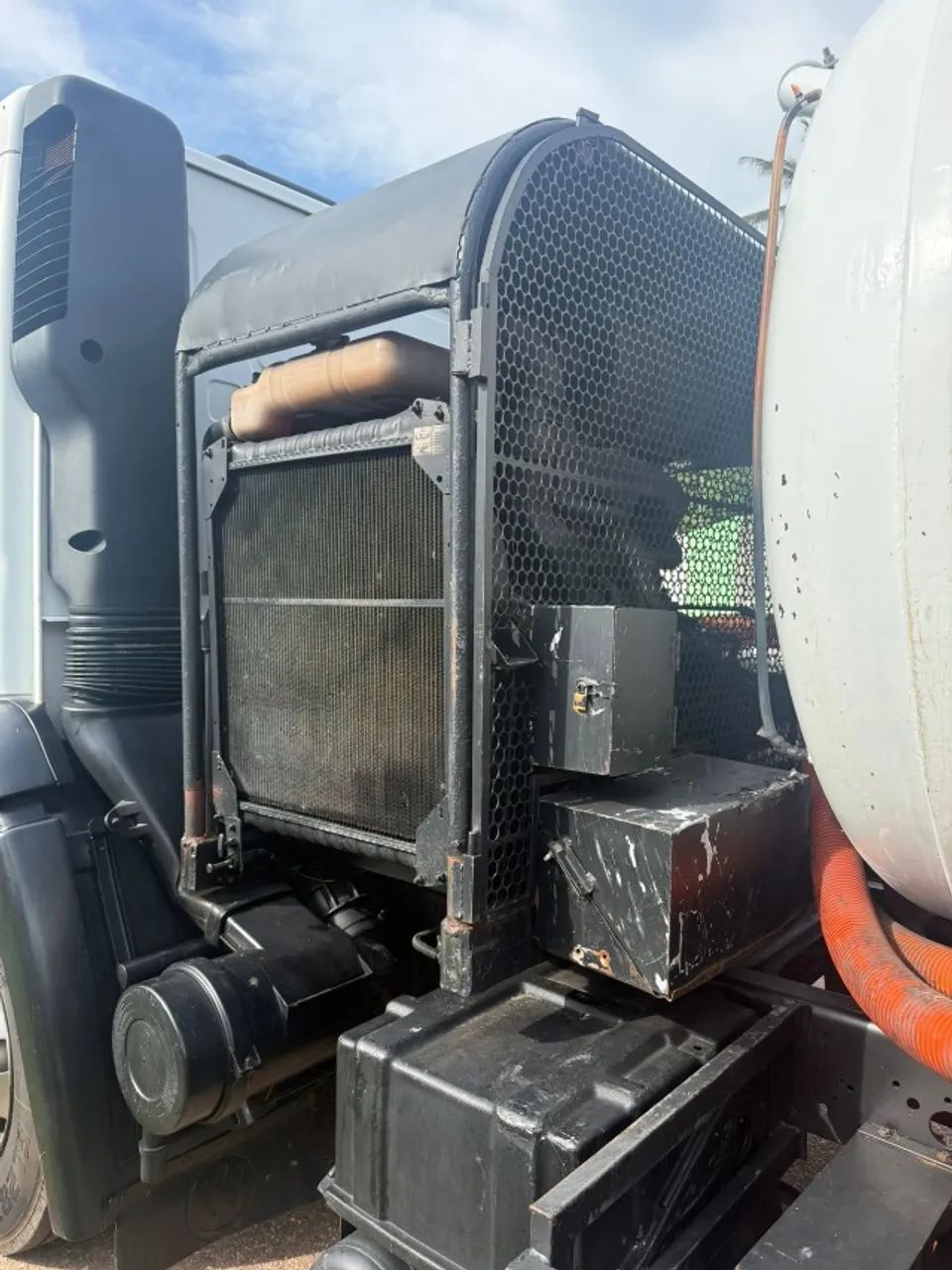 Caminhão Combinado Hidrojato e Vácuo - Foto 3