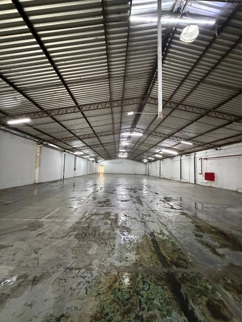 Galpão 1.400m2 nível 5 em condomínio Distrito 1