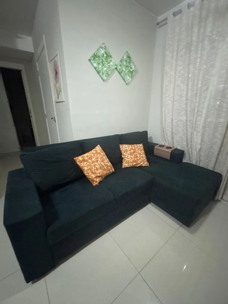 Sofá tecido Sued azul marinho com chaise fixo - Foto 3