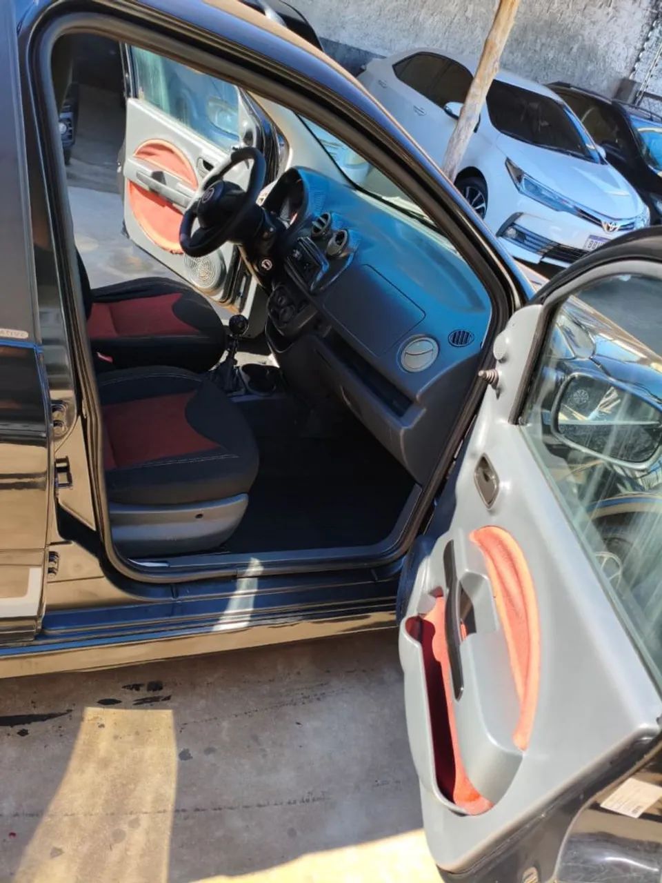 Fiat Uno Sporting 1.4 EVO Fire Flex 8V 4P 2012 - Foto 3