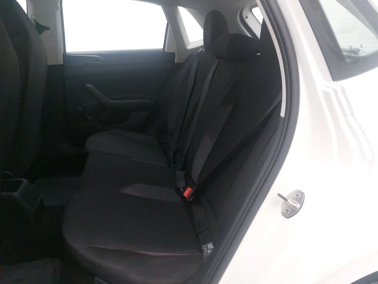 Volkswagen Polo Track 1.0 Flex 12V 5p, foto 17 de 18
