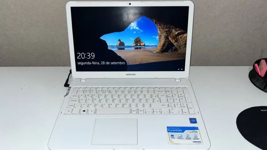 Notebook Samsung Essentials E20 - 4GB RAM / 500GB HD