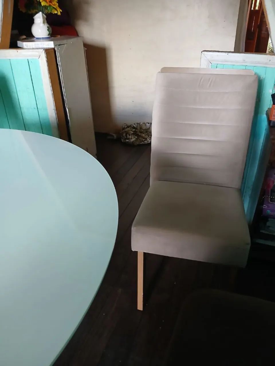 Vendo essa mesa c 5 cadeiras - Foto 4