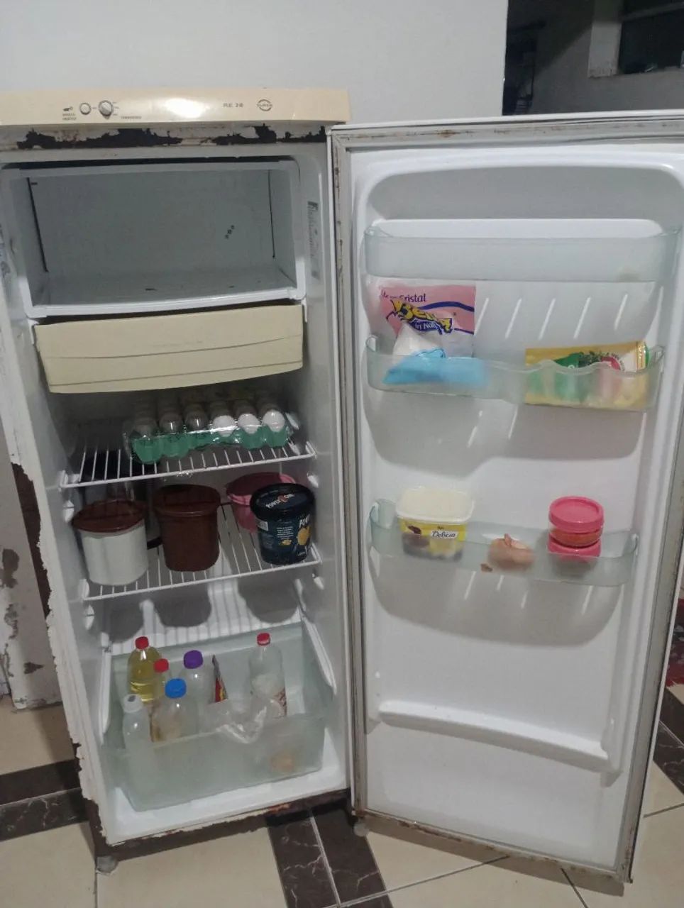 Vende -Se Geladeira Electrolux 150 - Foto 2