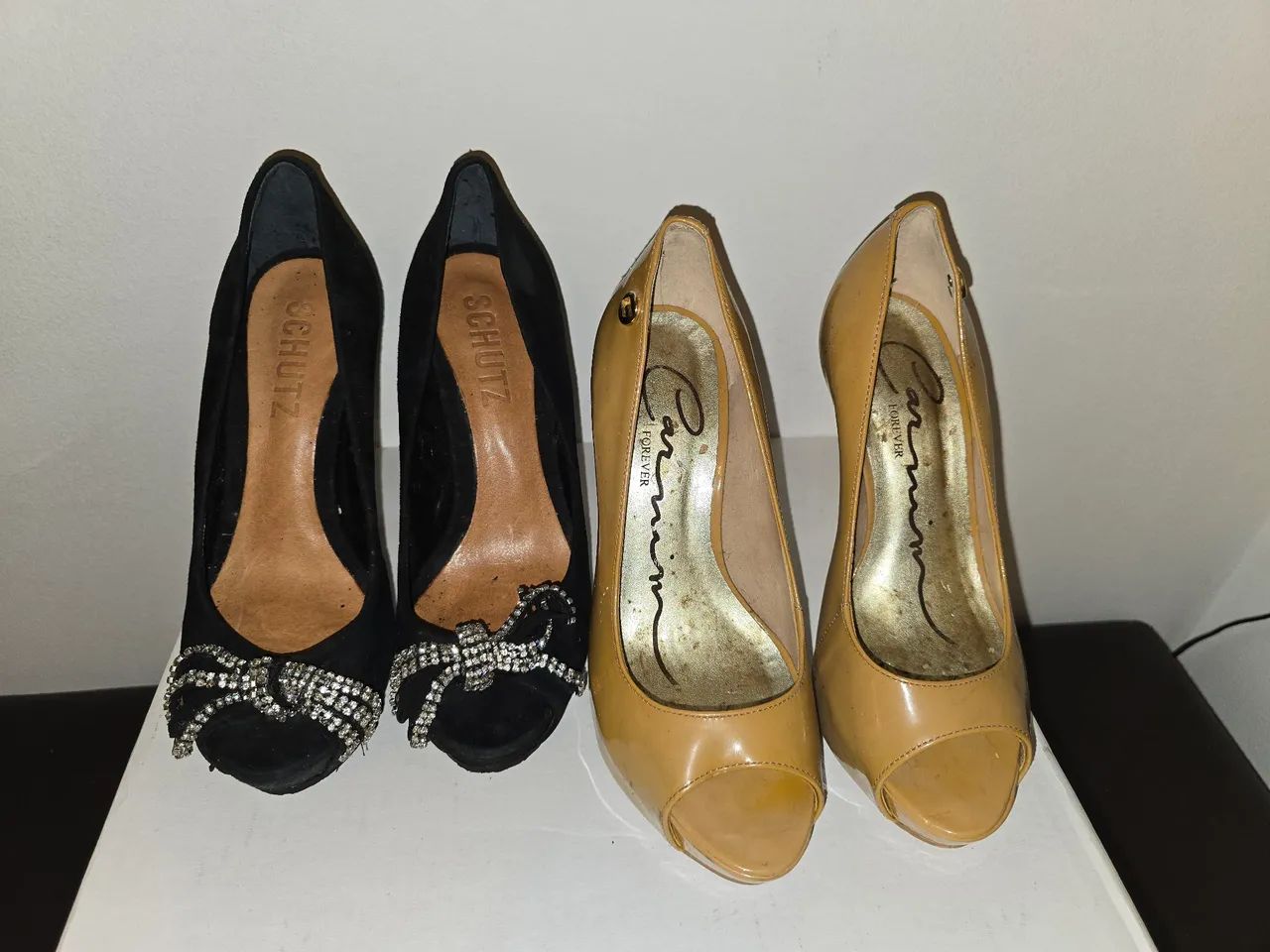 Sapatos femininos SCHUTZ E CARMIN - Foto 2