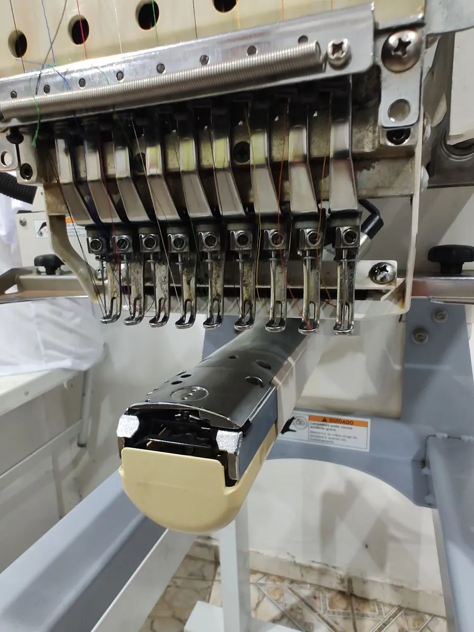 Máquina de bordados computadorizada Barudan  - Foto 4