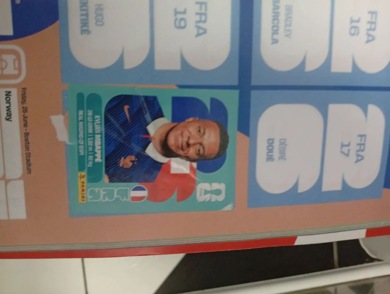 Vender -Se álbum da copa com mbappé - Foto 2
