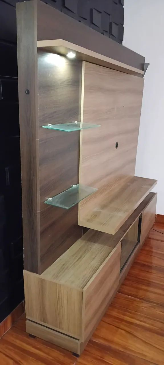 Estante semi nova,  pouco usada , com detalhes de vidro e Led funcionando normalmente  - Foto 3