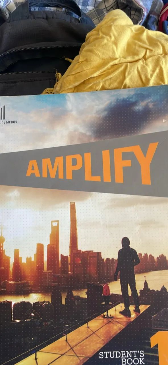 Vendo livro CULTURA INGLESA AMPLIFY 1, AMPLIFY 2 e MAC 1. CADA UNIDADE 150,00  - Foto 3