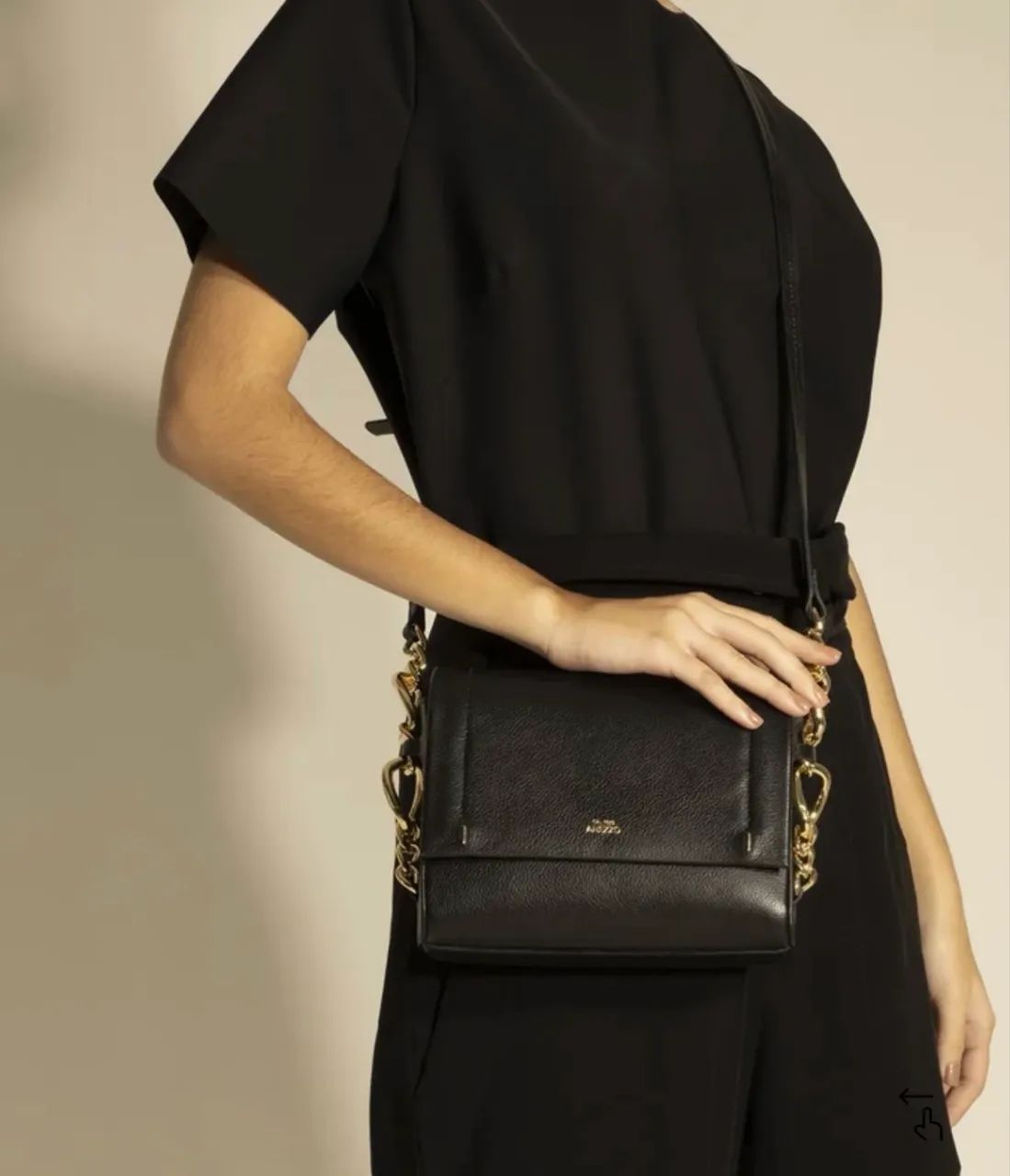 Bolsa Arezzo de couro preta 