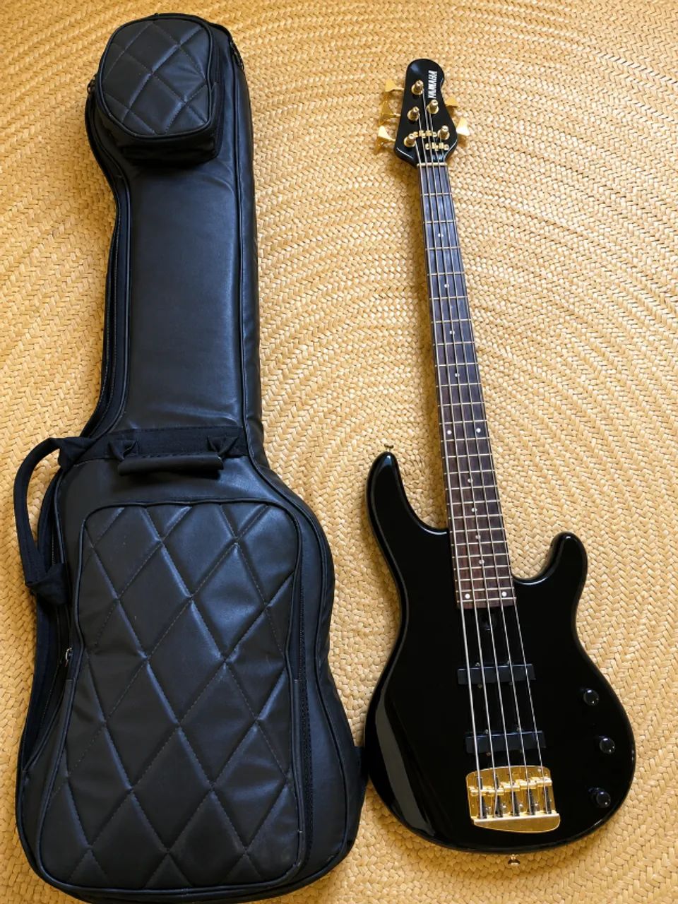Baixo yamaha 