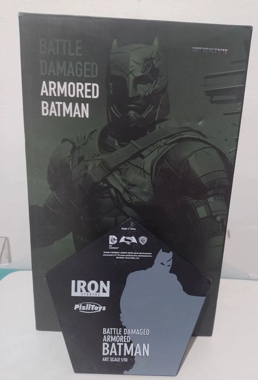 Battle Damaged Armored Batman 1/10 Art Scale Iron Studios - Foto 5
