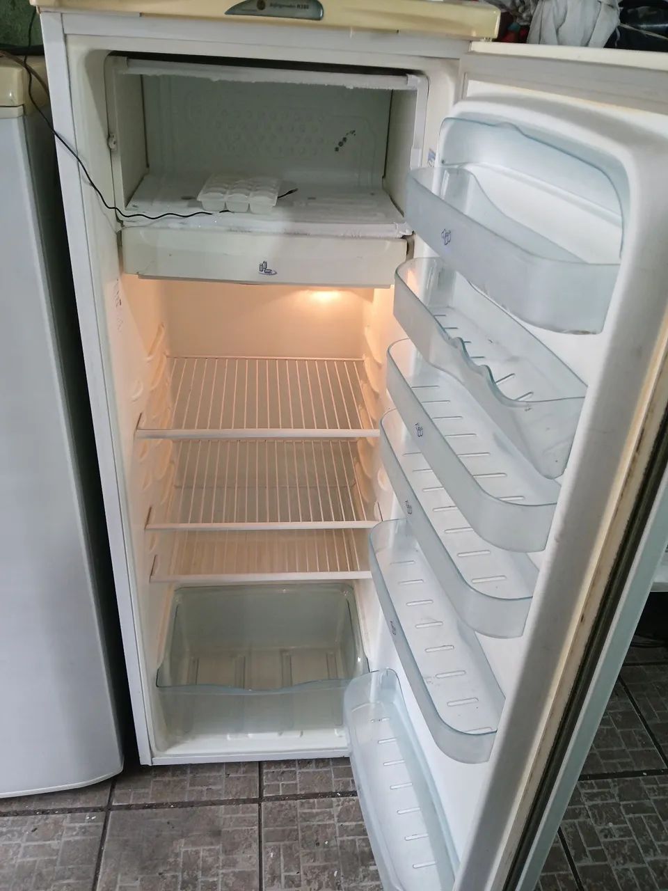 Geladeira Electrolux R280  - Foto 4