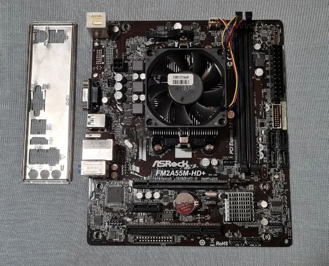 KIT MBOARD ASROCK FM2A55M-HD+ PROC ATHLON 4400 E PLACA DE VIDEO GIGABYTE GV-N420-GI