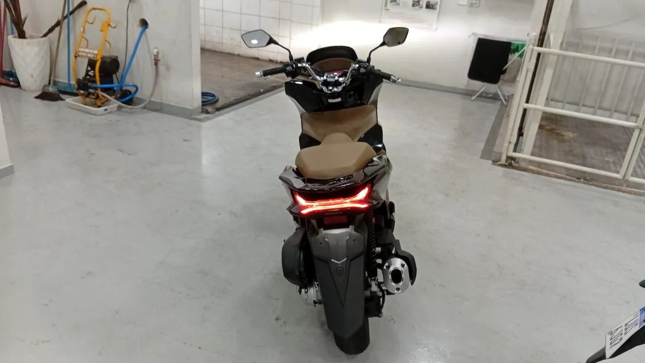 HONDA  PCX DLX PRATICAMENTE ZERO KM - Foto 3
