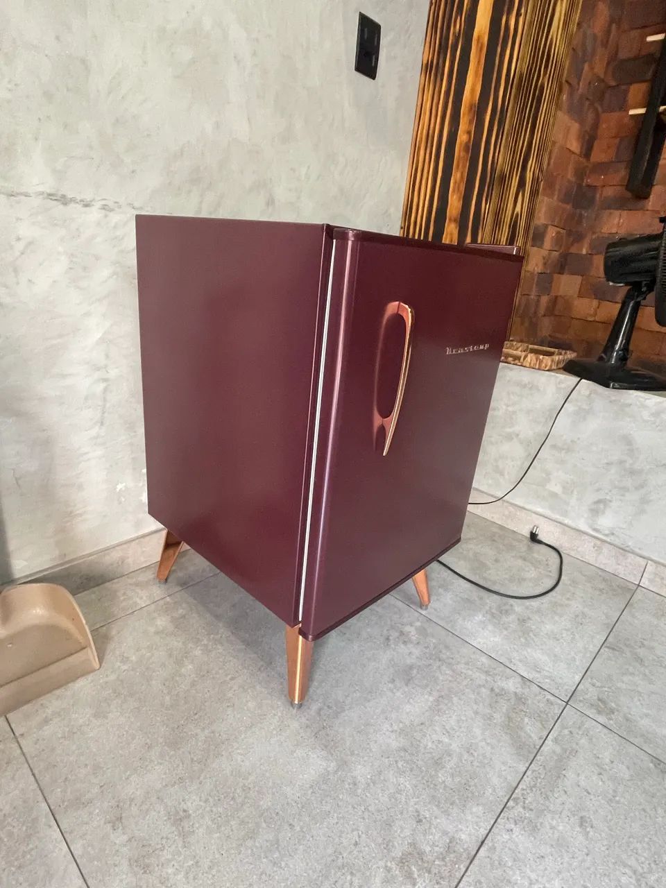 Frigobar Retrô Brastemp 76L cor Marsala - Foto 3
