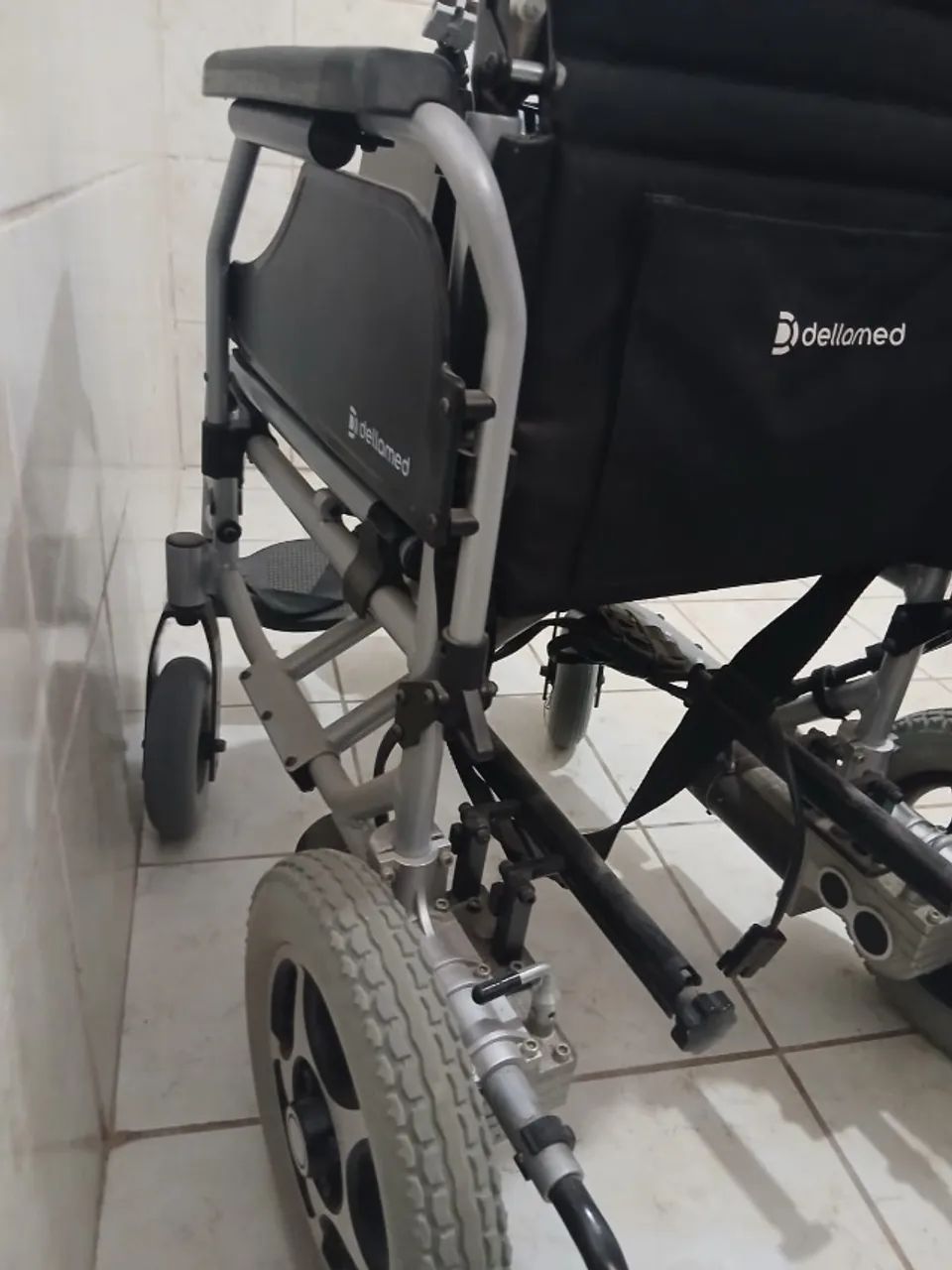 Cadeira de rodas motorizada - Foto 3
