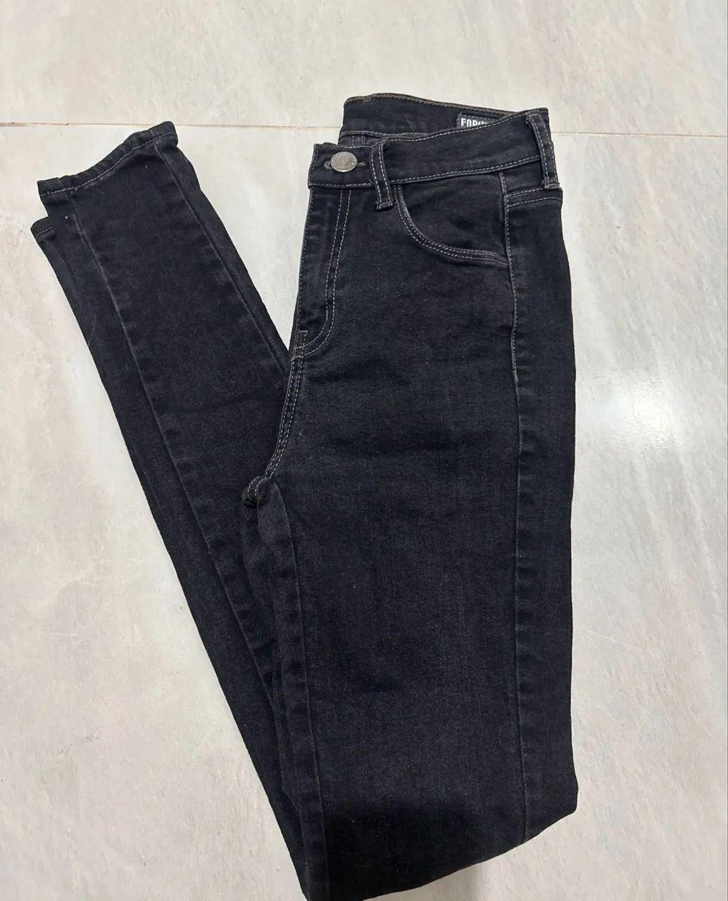 Calça forum skinny preta 34