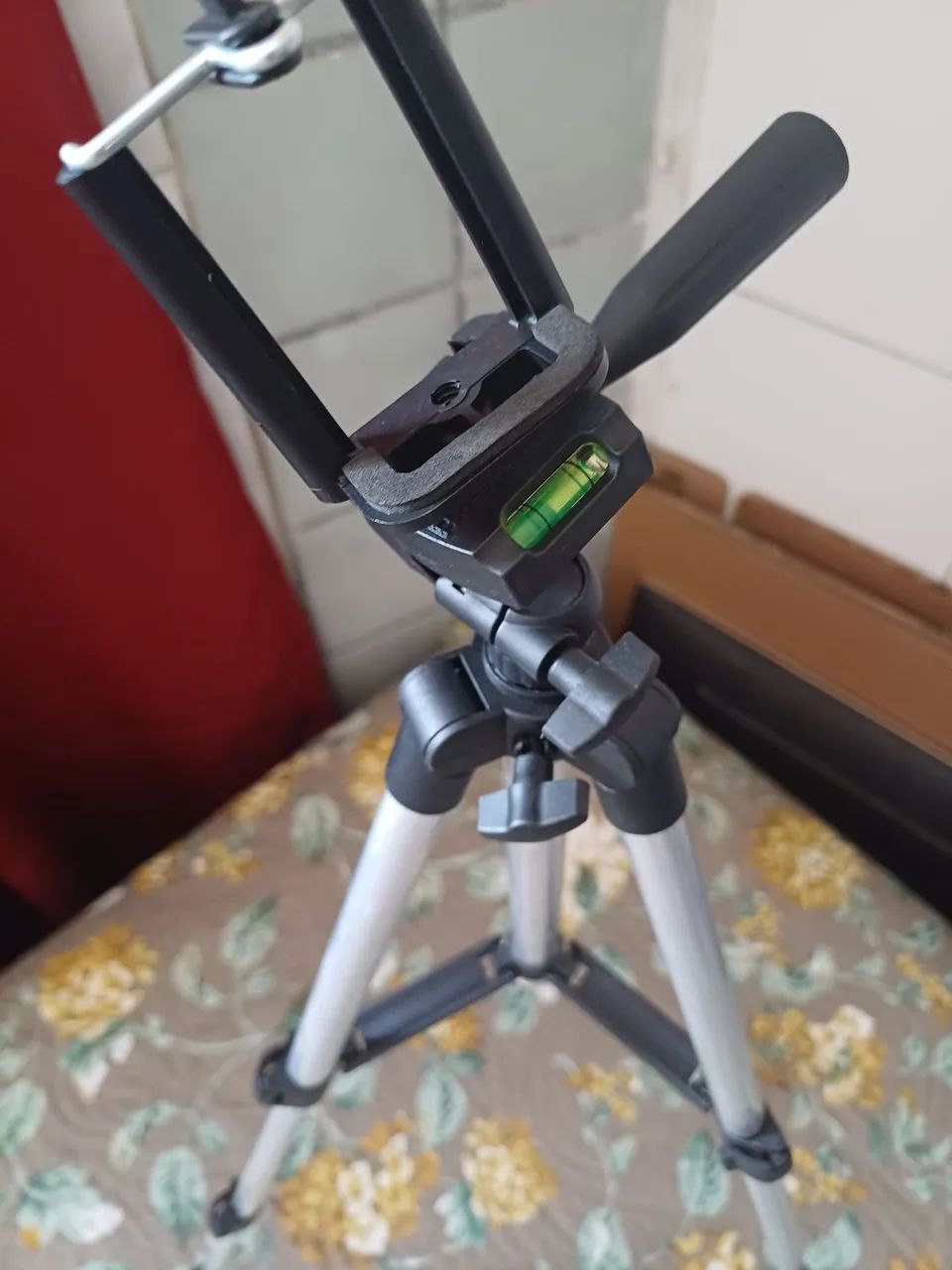 TRIPÉ PARA MÁQUINA FOTOGRÁFICA E CELULARES 