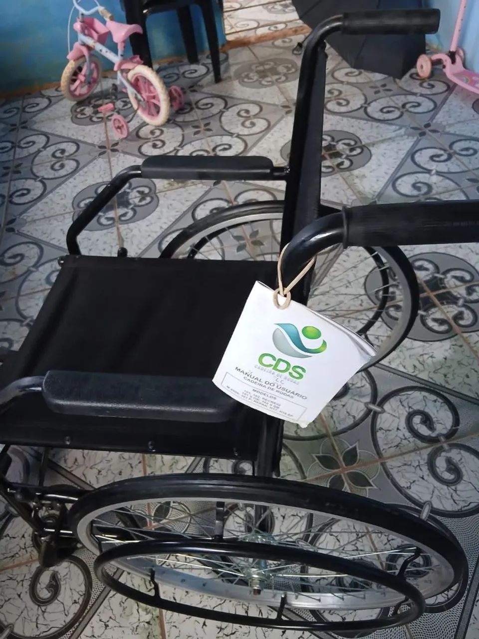 Vendo Cadeira de Rodas - Foto 4