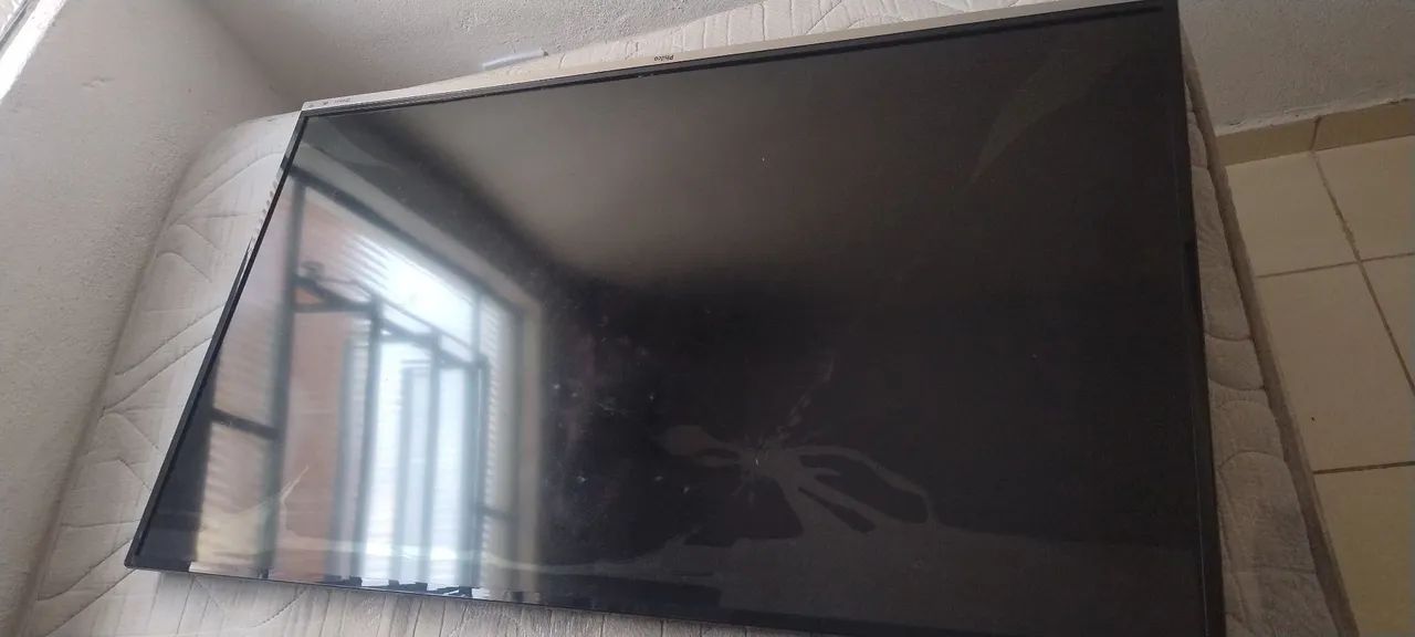 Vendo tv philco 49 polegadas para retirar peças 