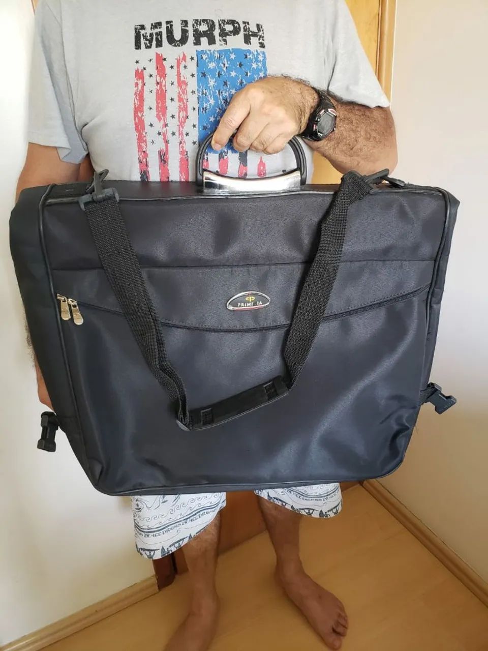 Bolsa-mala porta terno, cor preta, marca Primicia