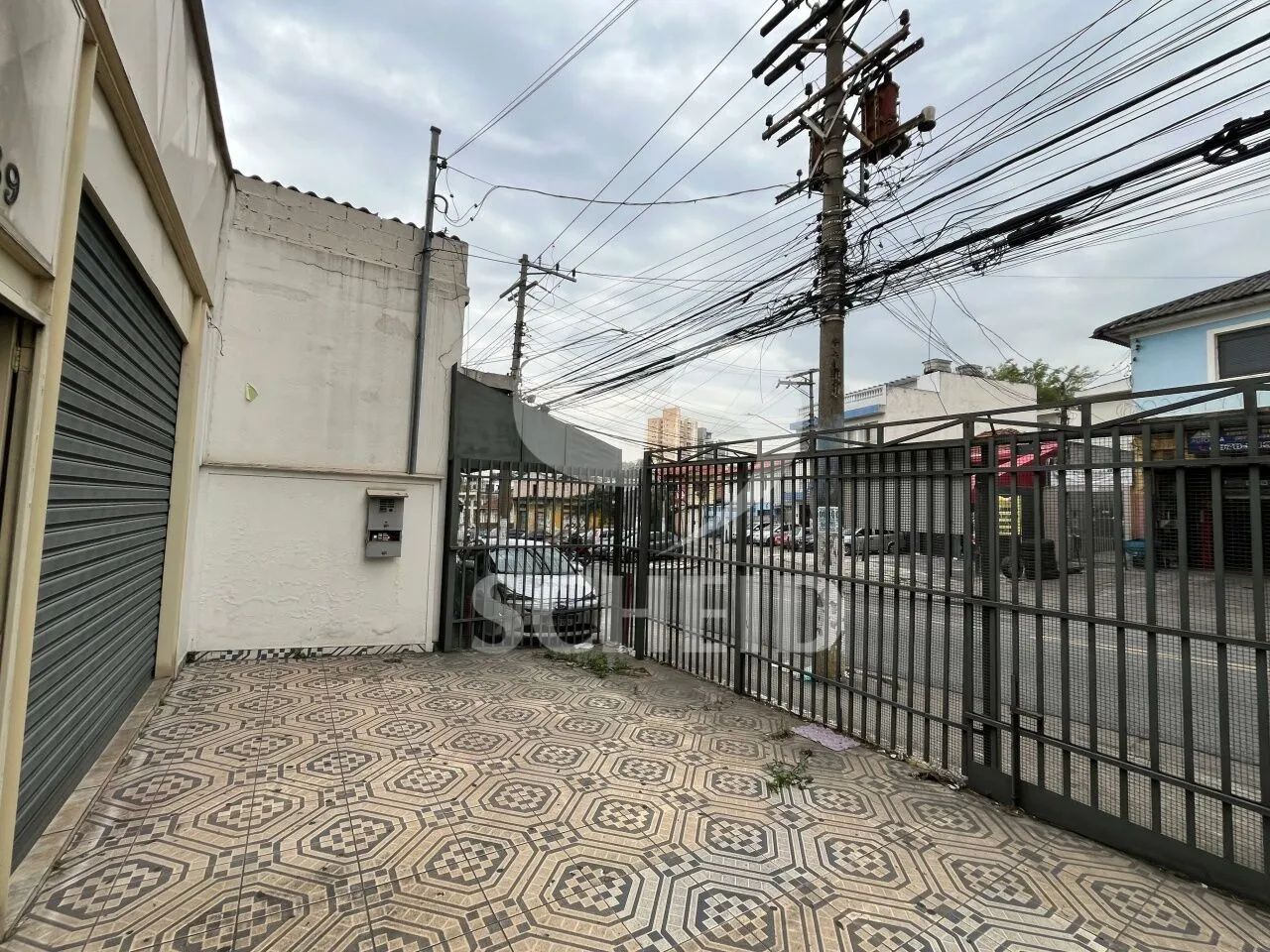 Galpão comercial para venda de 232,00m² útil com 5 vagas, na Cupece