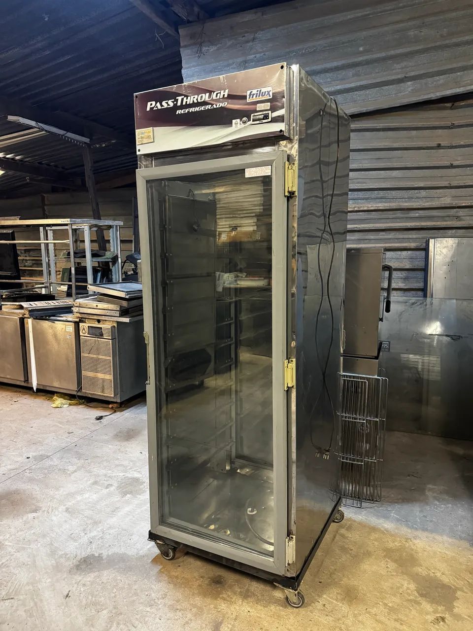 Pass through Refrigerado Frilux - Ano 2021 