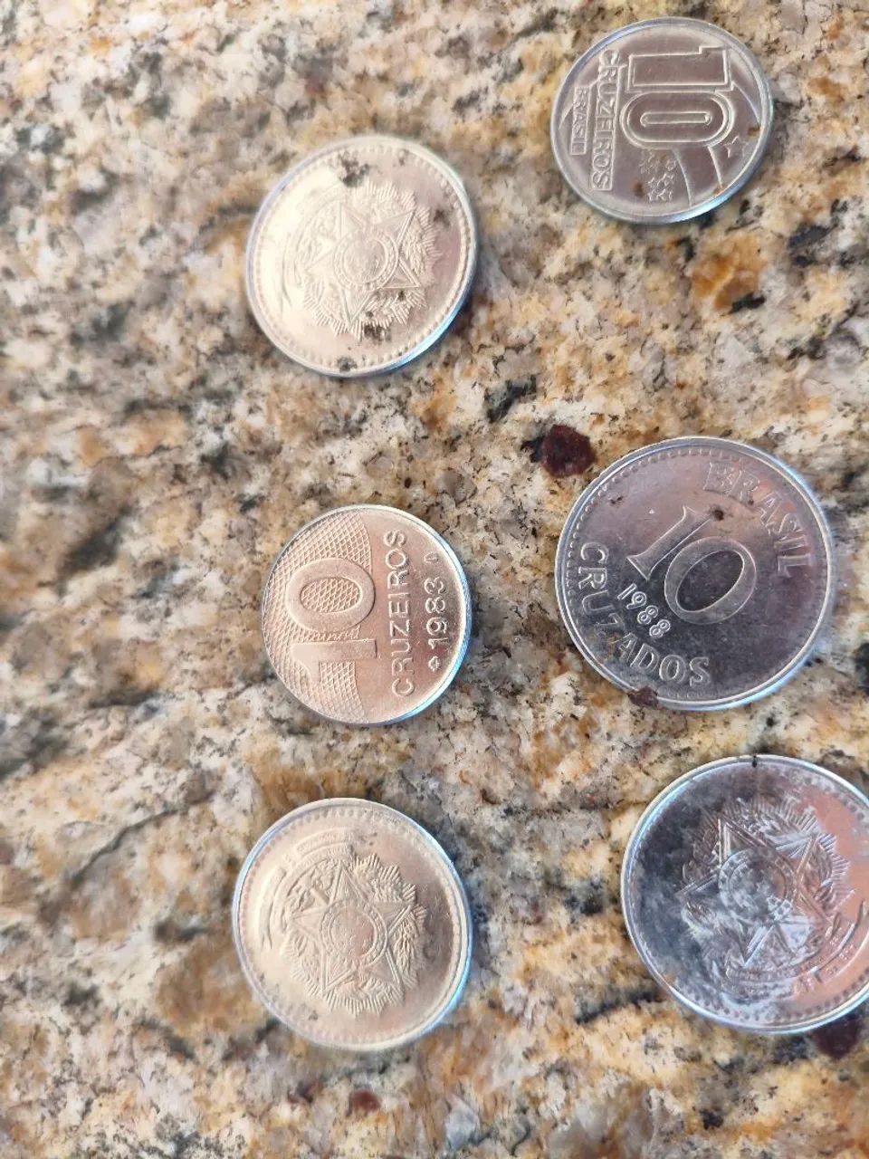 Vendo moedas antigas .