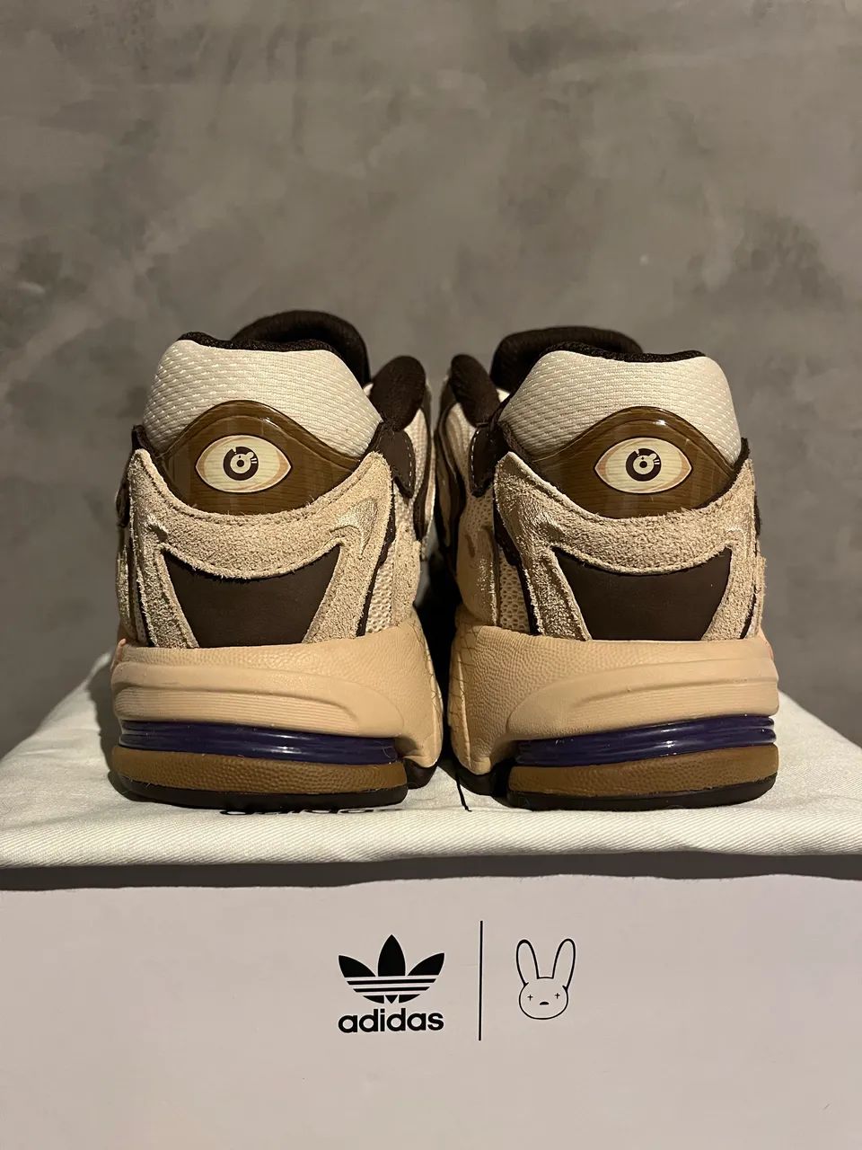 Bad Bunny x adidas Response CL Bronze Strata - Calçados - Assunção