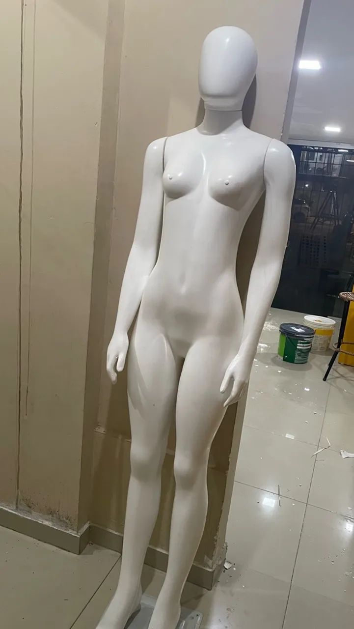 Vendo manequim de vitrine 