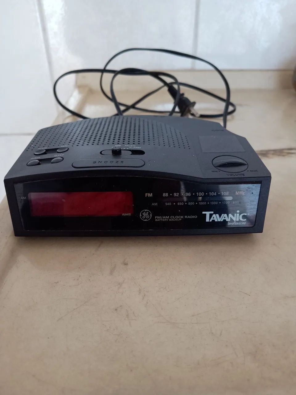 Rádio relógio GE 74813B