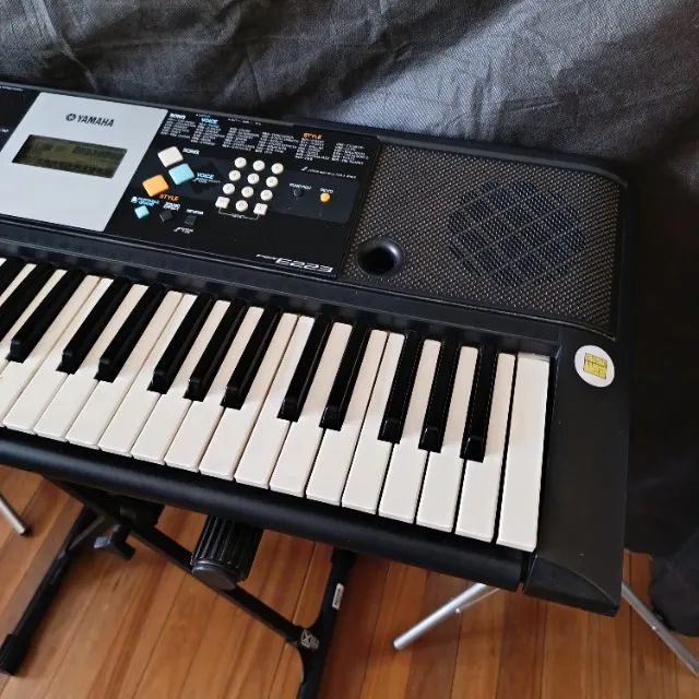 Teclado Yamaha PSR-E223 - Foto 5