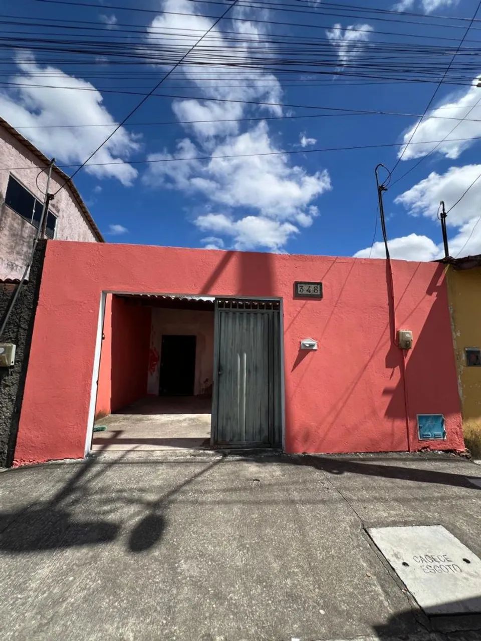 Vende-se casa no canindezinho perto da upa.