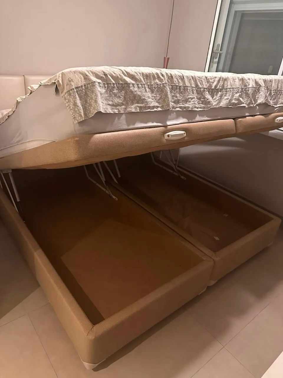 Cama baú King size com colchão e criados-mudos - Foto 3