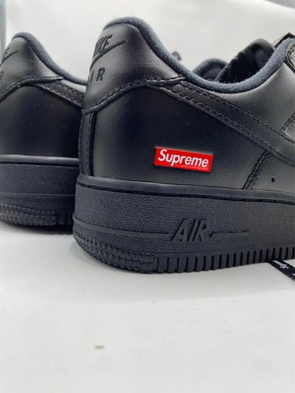 Nike Air Force 1 Low x Supreme - Foto 4