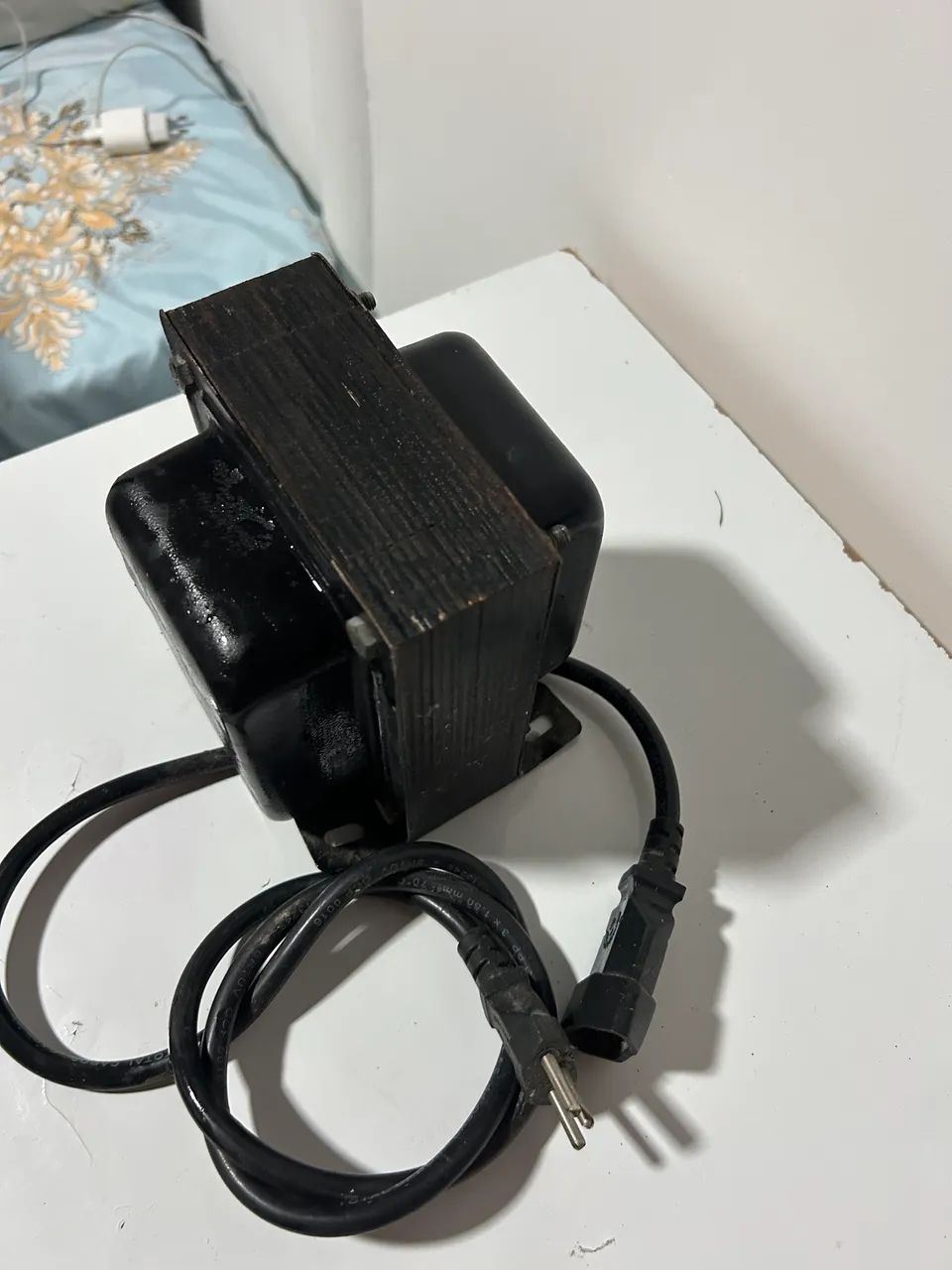 Transformador de tensão elétrico 