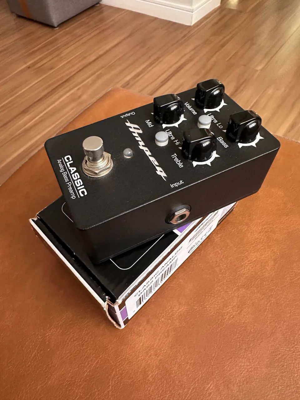 Pedal Ampeg Classic Analog Bass Preamp - Instrumentos musicais