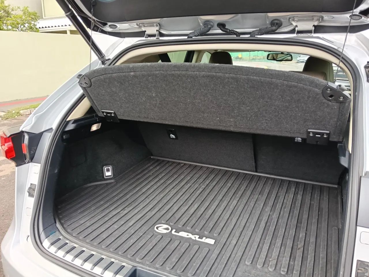 Lexus NX-300 H Luxury 2.5 16V Aut., foto 9 de 9