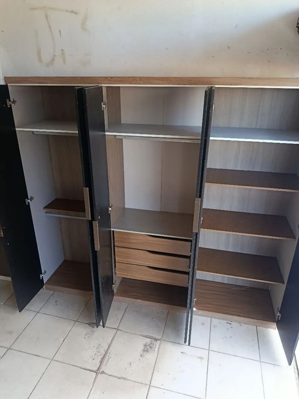 Guarda roupa de casal grande com espelho  - Foto 2