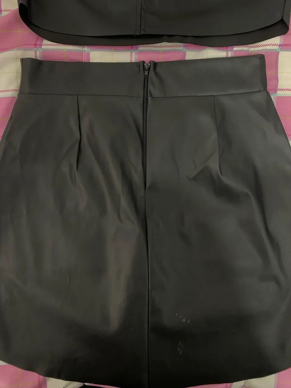 Conjunto de couro - Saia e Cropped - Foto 3